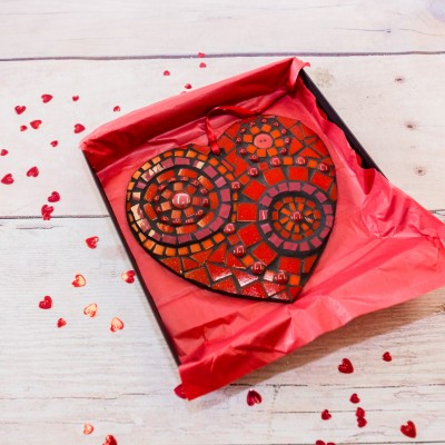 wedding heart red confetti