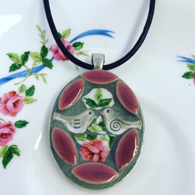 dusky pink vintage pendant detail