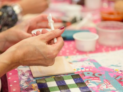 glue hands